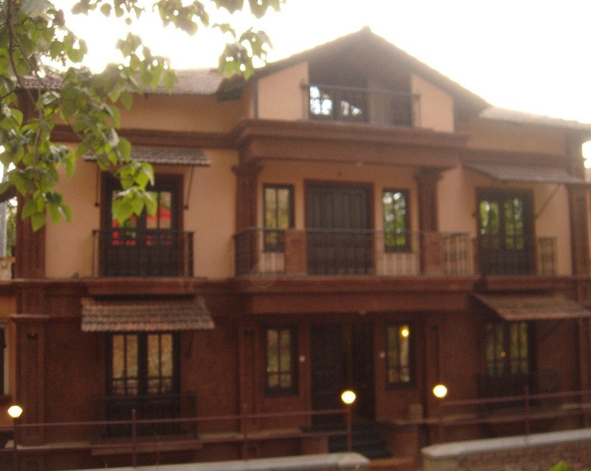 Plot & House In Aldona Corona